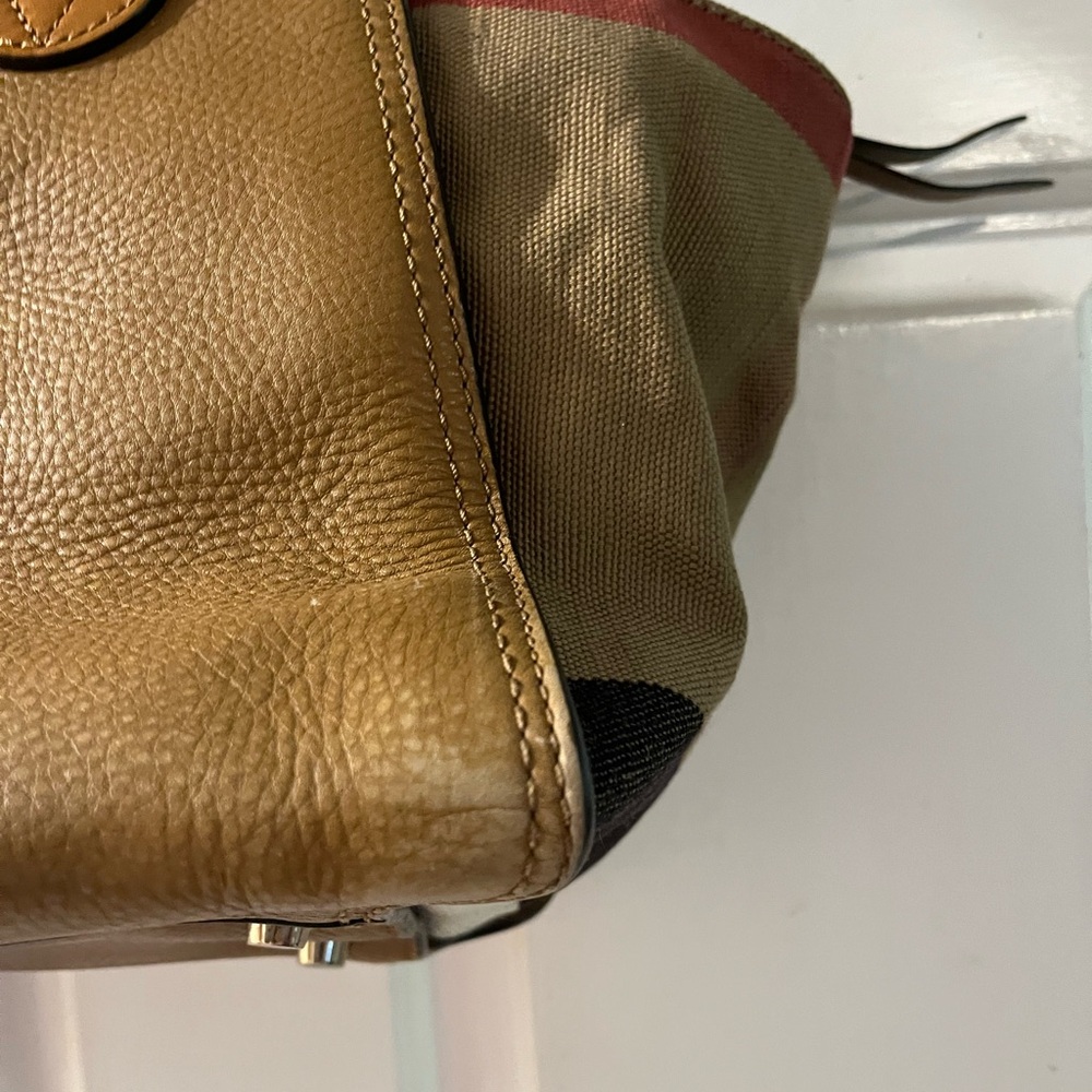 Burberry Brown Leather Satchel with Classic Design - Picture 7 of 9